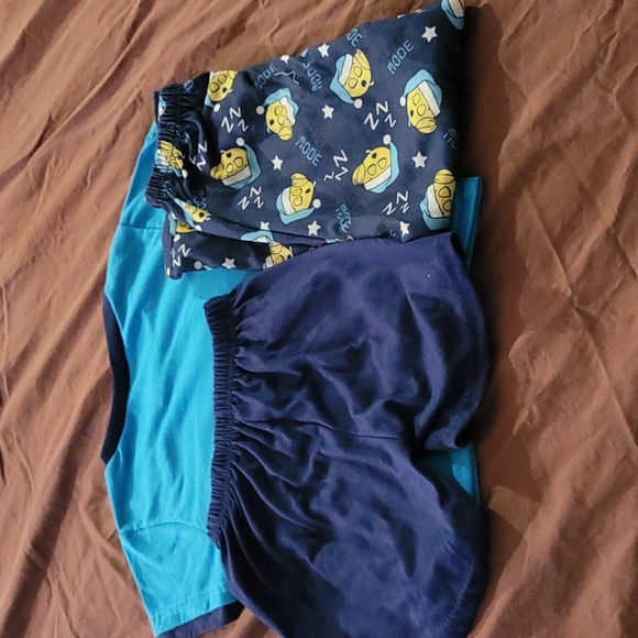 Boys Three Piece Pajama Set Size 4t - Picture 5 of 5